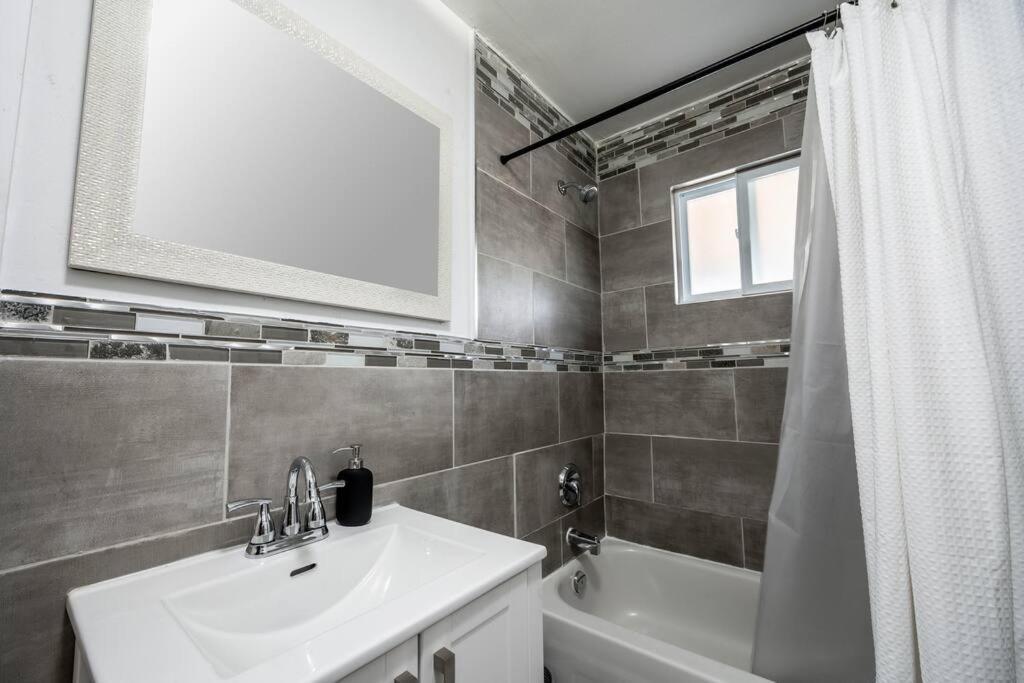 Luxury Stylish Home, Walk To Falls, Fire Pit&More Καταρράκτες του Νιαγάρα Εξωτερικό φωτογραφία